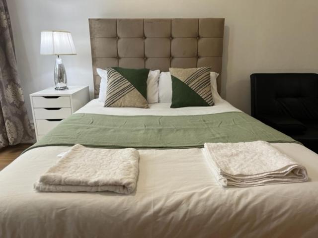 Ensuite With Kitchen Ext Large Room With Balcony In Zone 2 London Ngoại thất bức ảnh