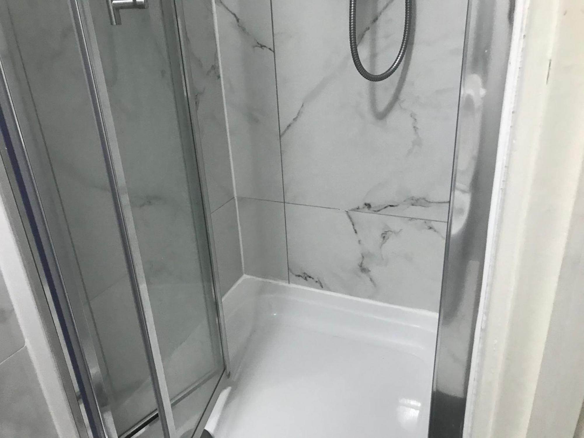 Ensuite With Kitchen Ext Large Room With Balcony In Zone 2 London Ngoại thất bức ảnh