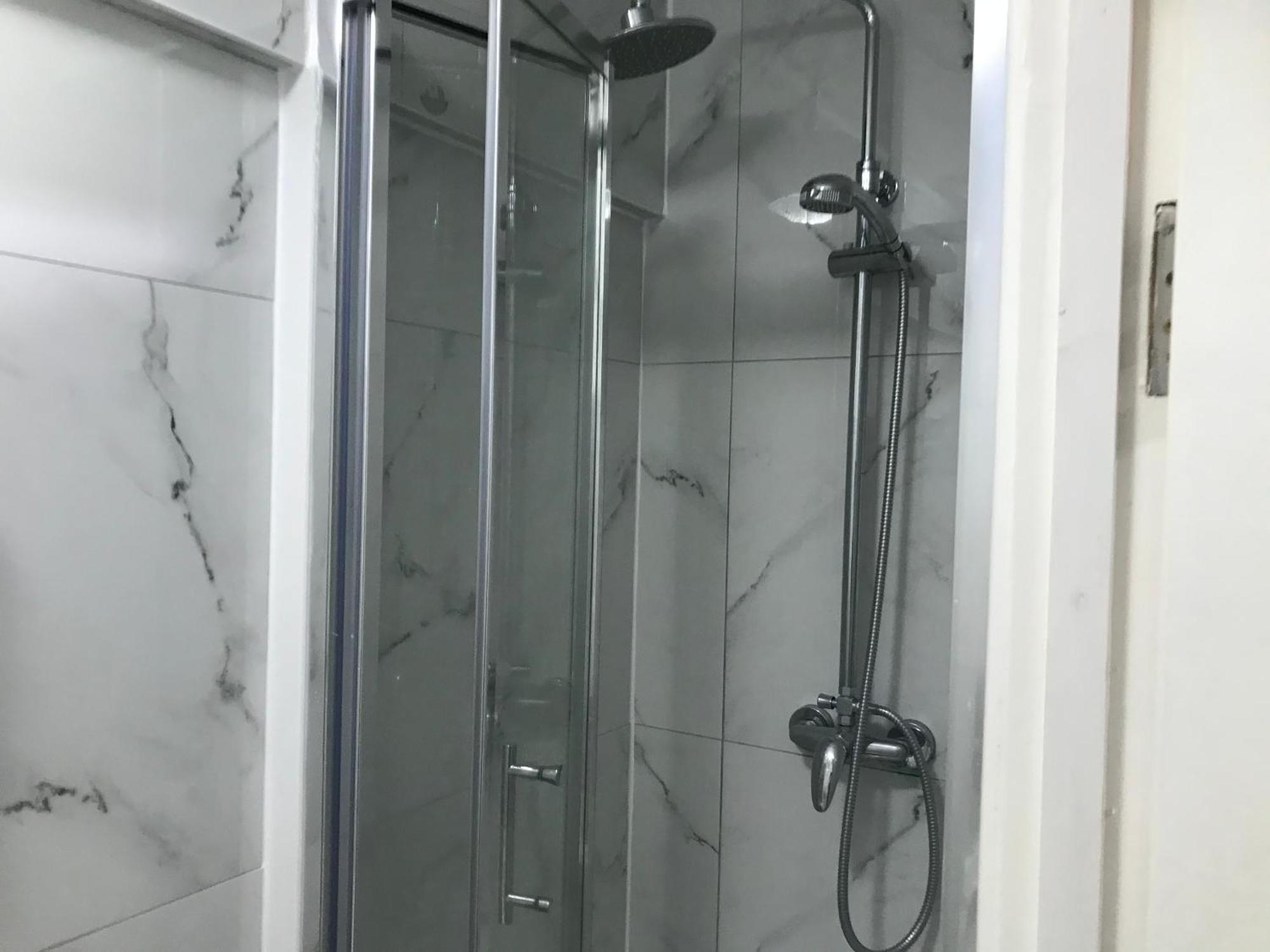 Ensuite With Kitchen Ext Large Room With Balcony In Zone 2 London Ngoại thất bức ảnh