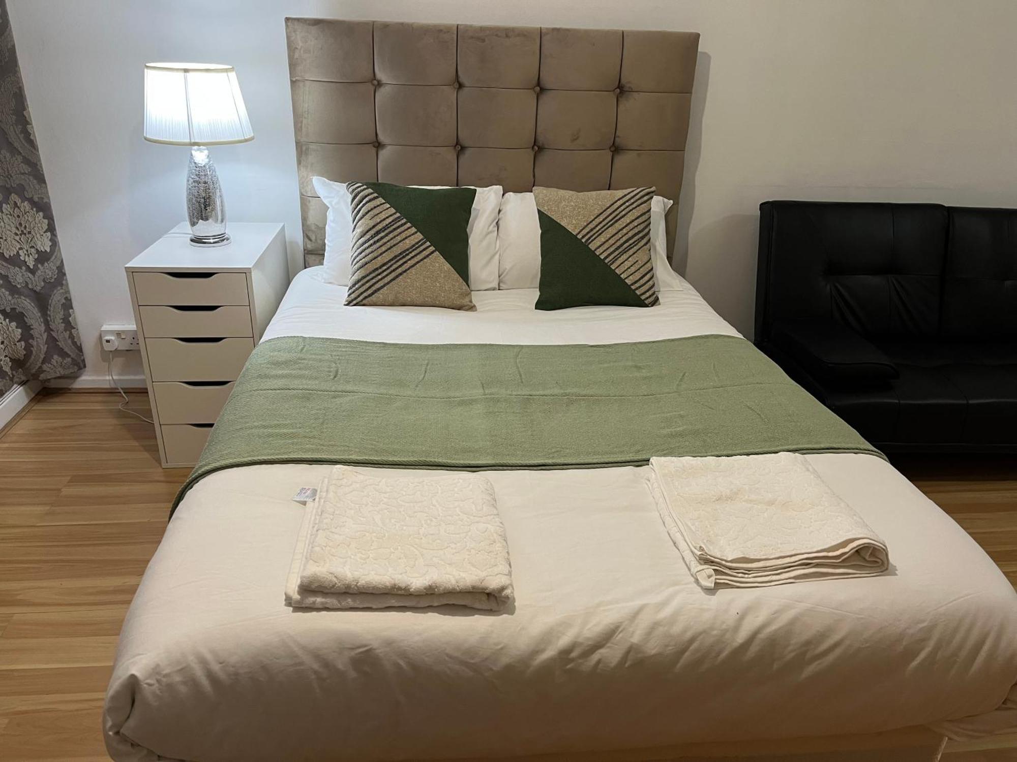 Ensuite With Kitchen Ext Large Room With Balcony In Zone 2 London Ngoại thất bức ảnh
