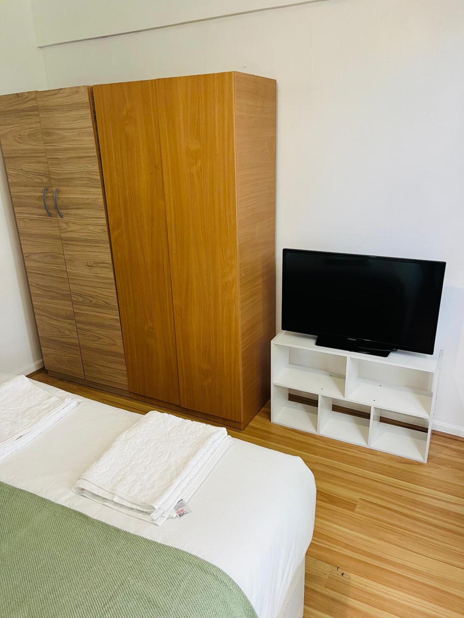 Ensuite With Kitchen Ext Large Room With Balcony In Zone 2 London Ngoại thất bức ảnh